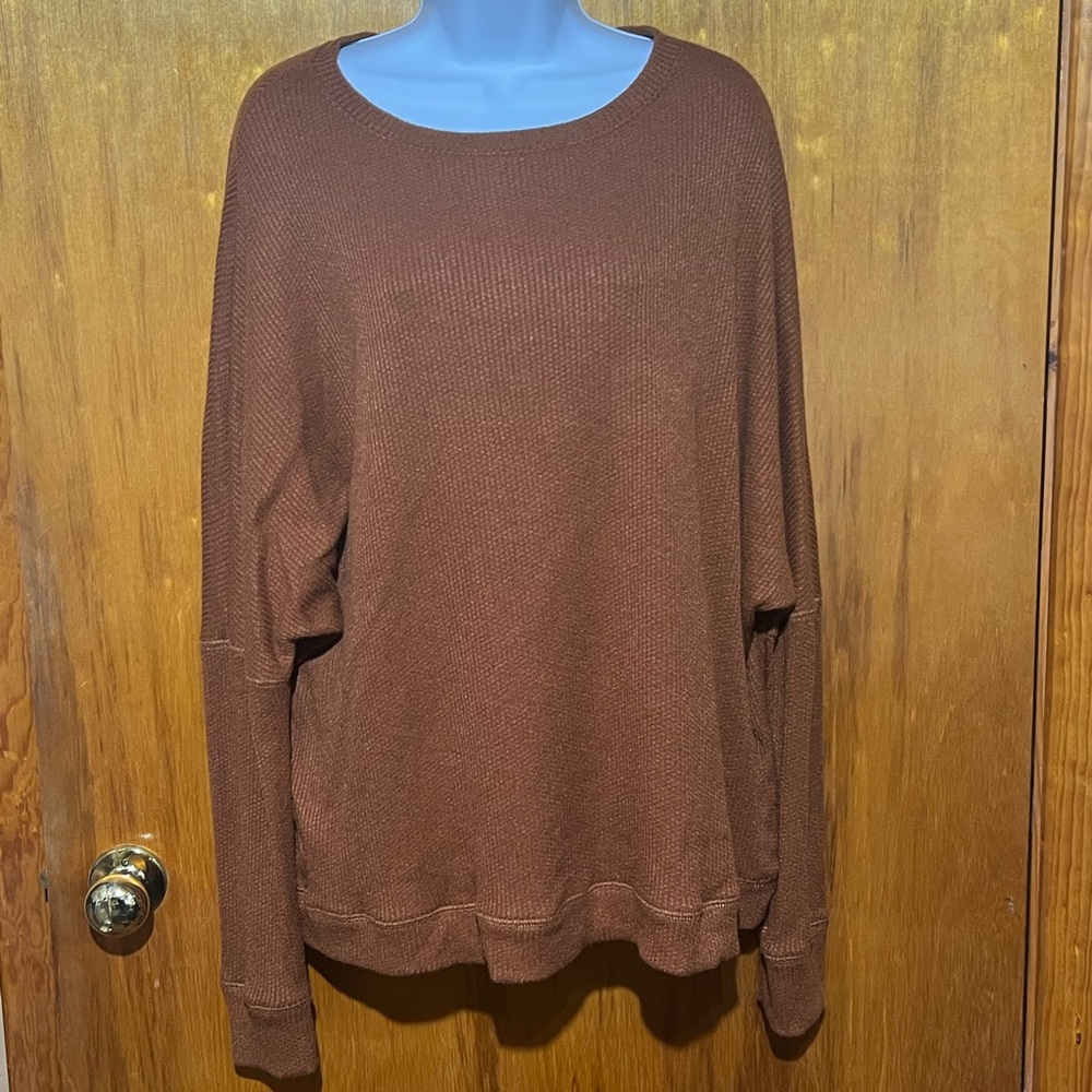 Discount Divas Like New Lightweight Rust Color Sweater Size Medium
